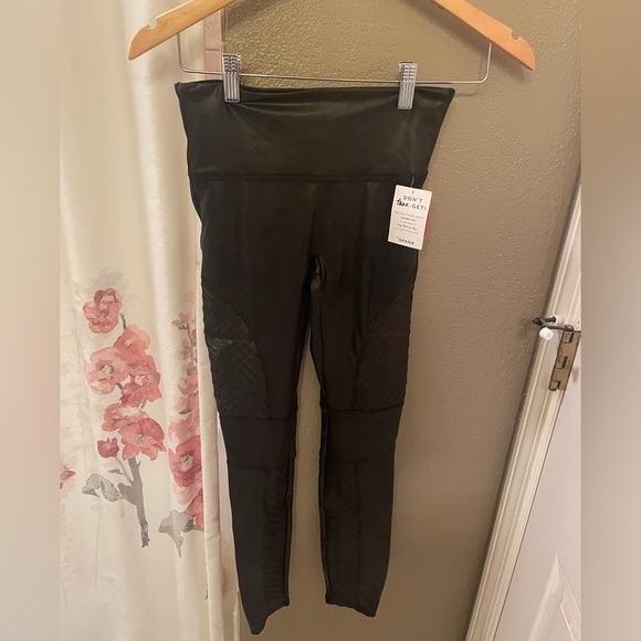Spanx Faux Leather Moto Leggings Black Small NWT - Picture 5 of 6